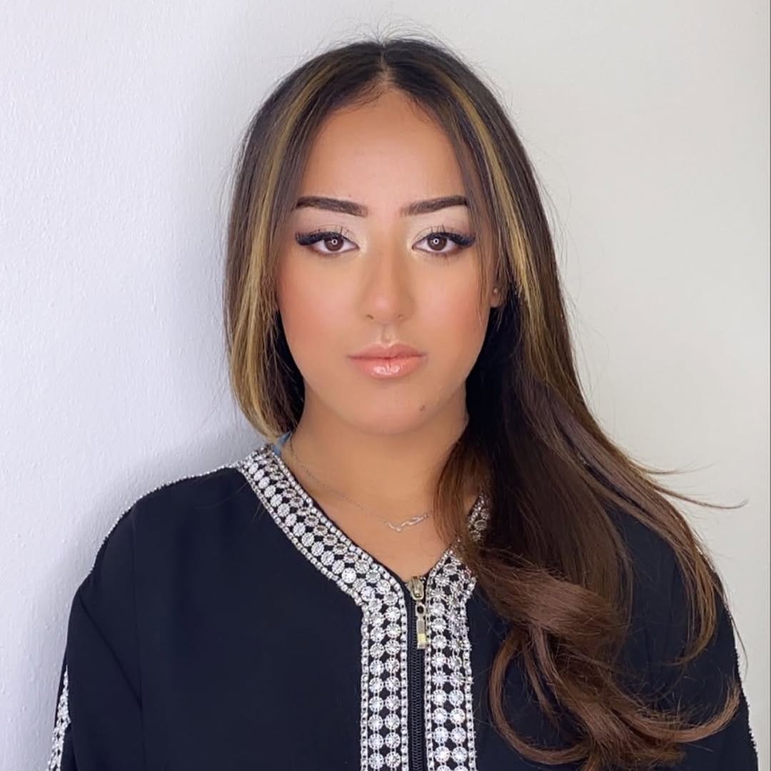 Post 8 by ✨Professional Make Up Artist on Instagram (carousel)