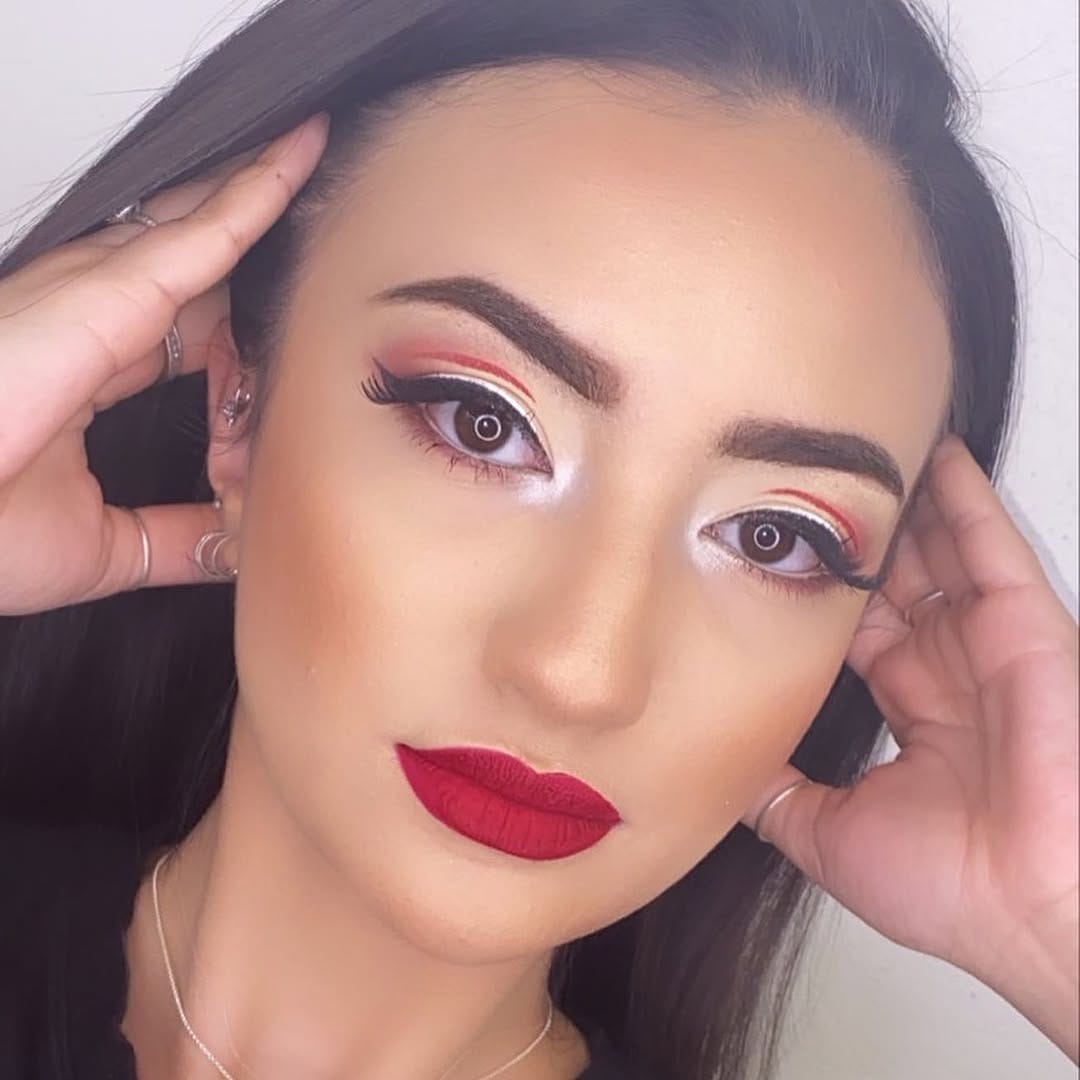 Post 5 by ✨Professional Make Up Artist on Instagram (carousel)