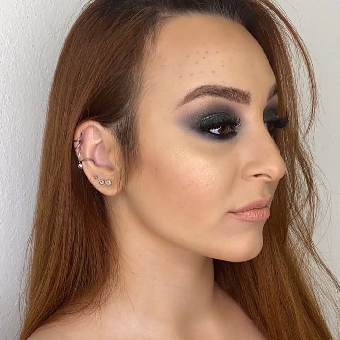 Post 7 by ✨Professional Make Up Artist on Instagram (carousel)