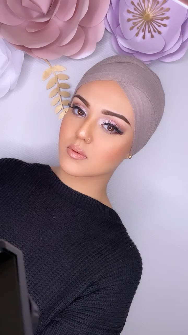 Post 1 by ✨Professional Make Up Artist on Instagram (video)