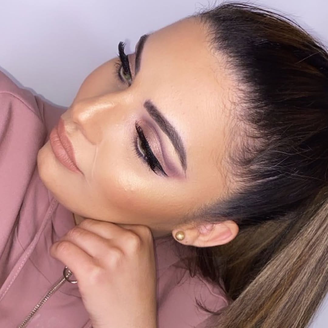 Post 9 by ✨Professional Make Up Artist on Instagram (carousel)