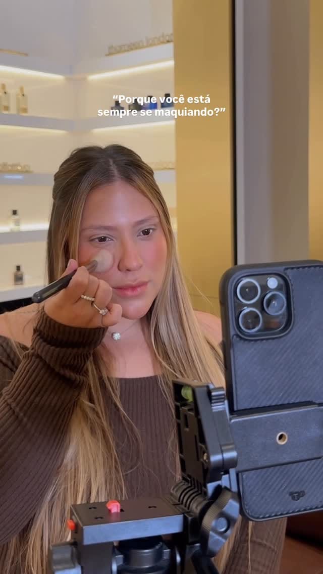 Post 2 by GABRIELA TARABAL MAKEUP on Instagram (video)