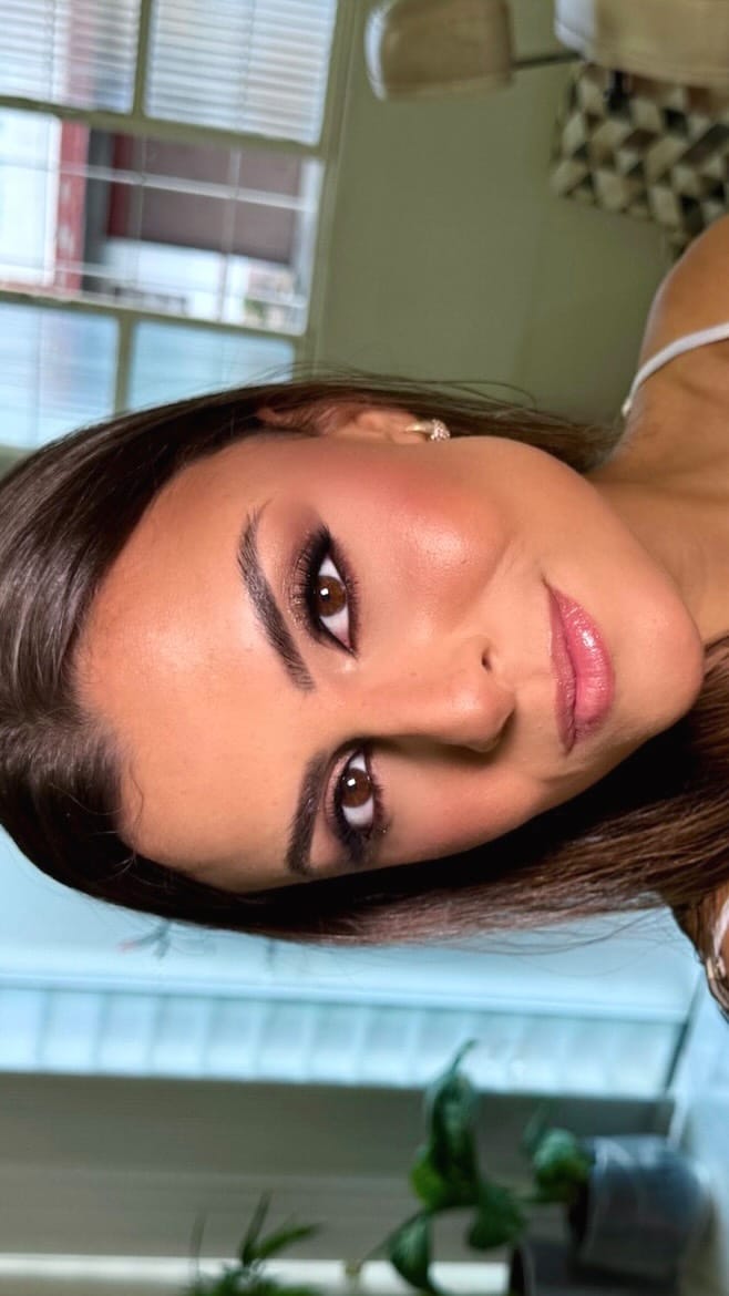 Post 4 by GABRIELA TARABAL MAKEUP on Instagram (video)