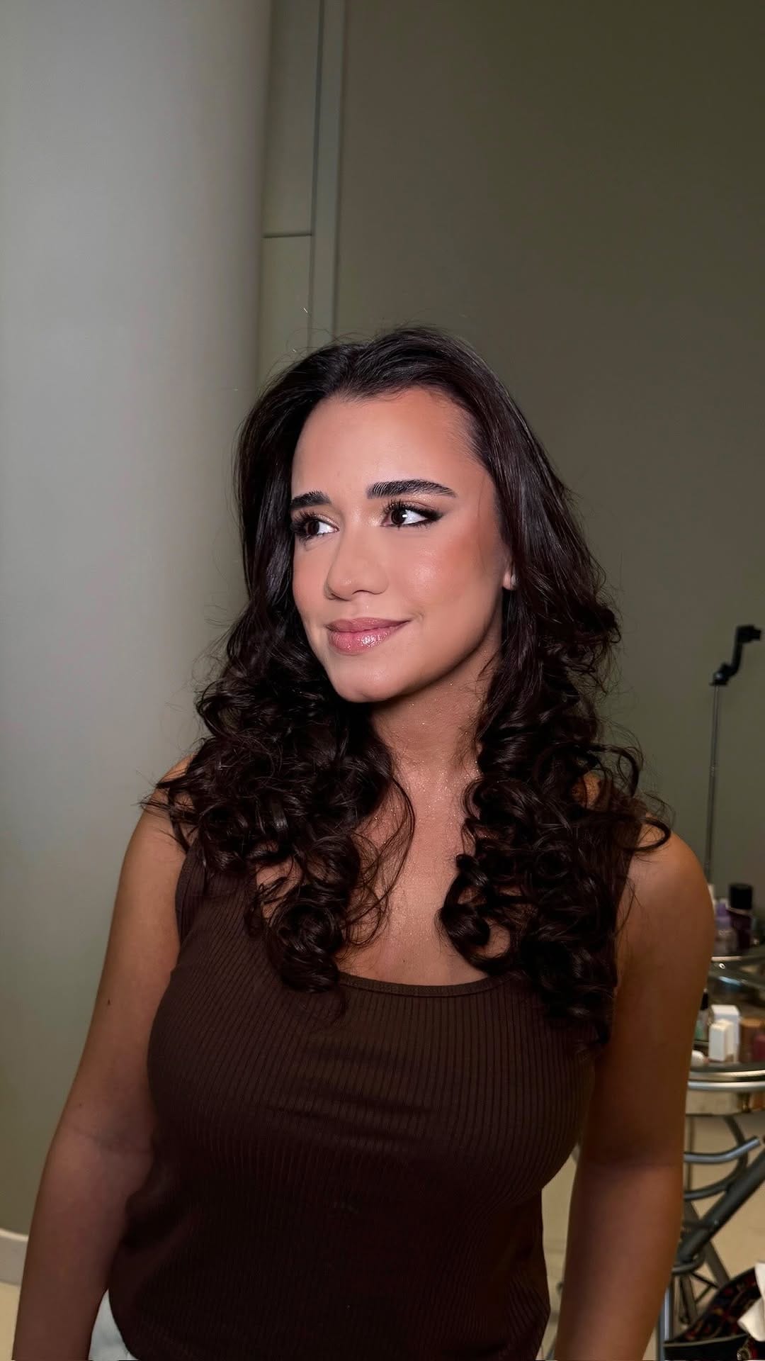 Post 6 by GABRIELA TARABAL MAKEUP on Instagram (video)