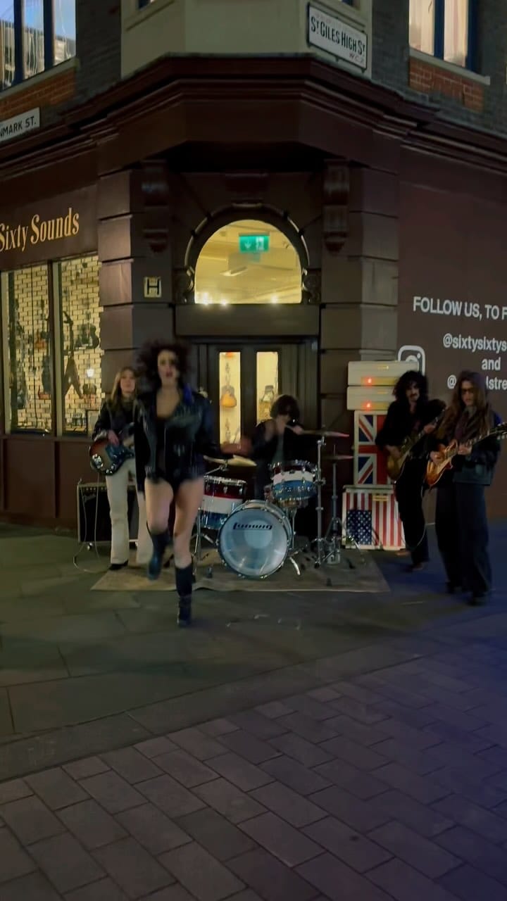 Post 10 by Chéri Chéri on Instagram (video)