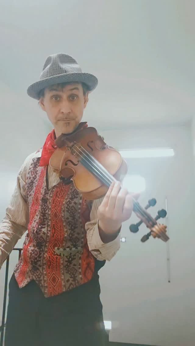 Post 7 by Raphaël Maillet on Instagram (video)