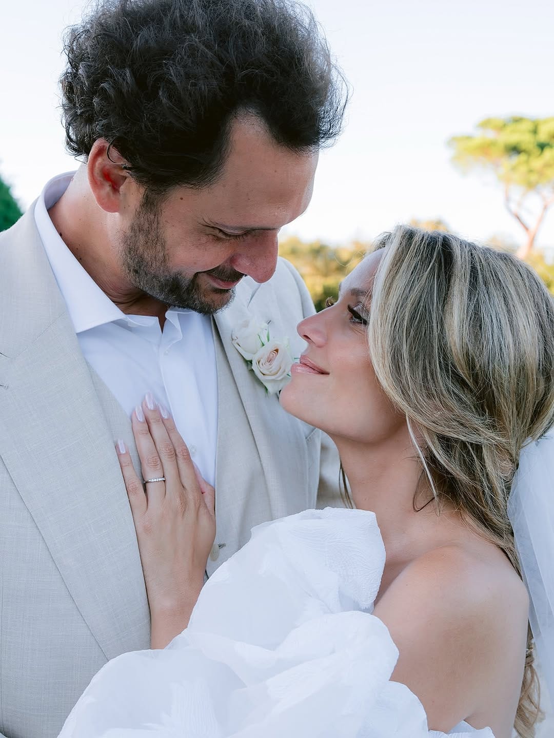 Post 10 by Wanderlust Wedding on Instagram (carousel)