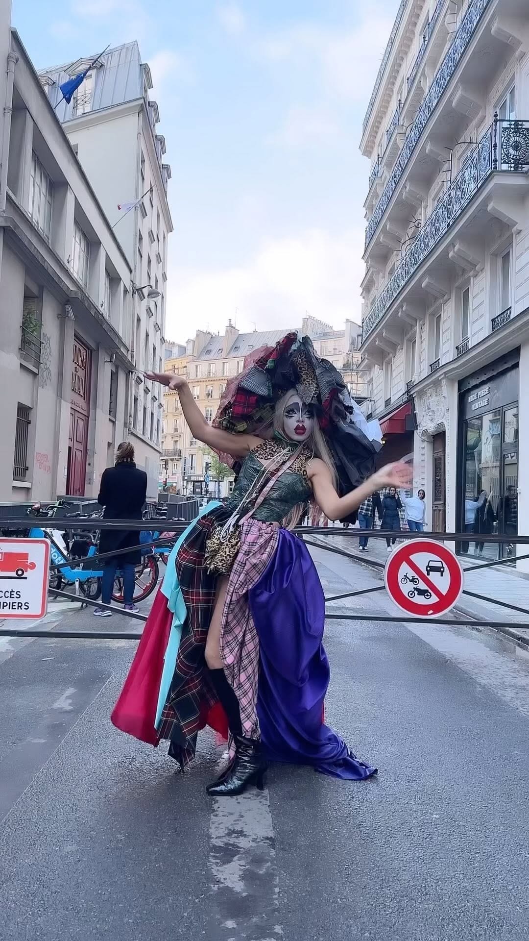 Post 10 by MALAWITTE on Instagram (video)