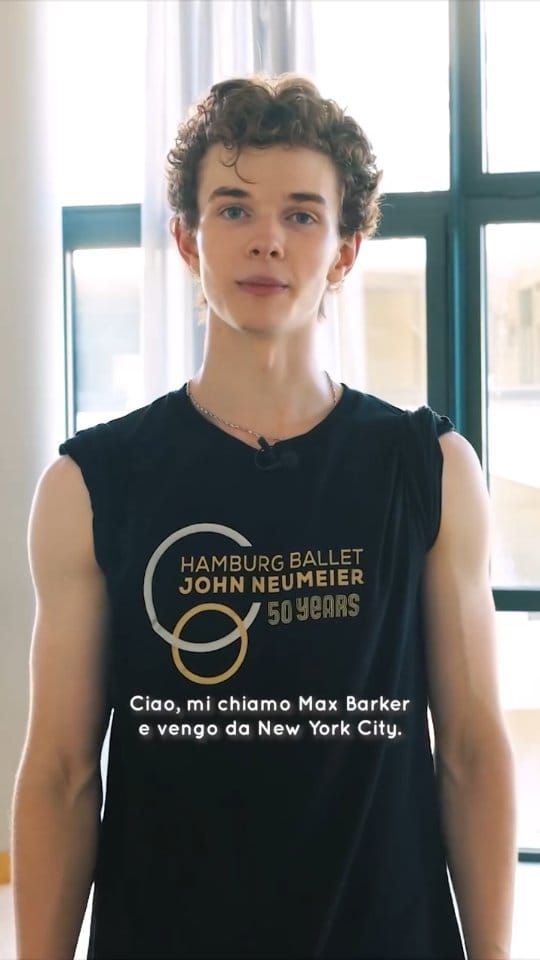 Post 10 by Alessio Carbone on Instagram (video)