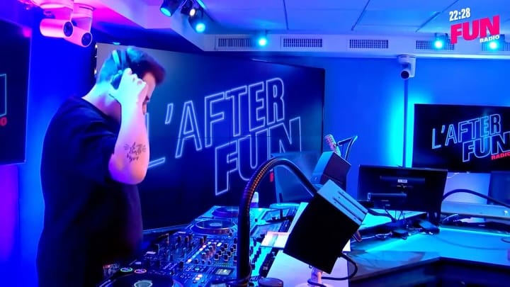 Post 5 by Alex Under on Instagram (video)