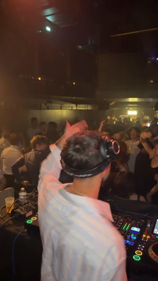 Post 3 by Alex Under on Instagram (video)