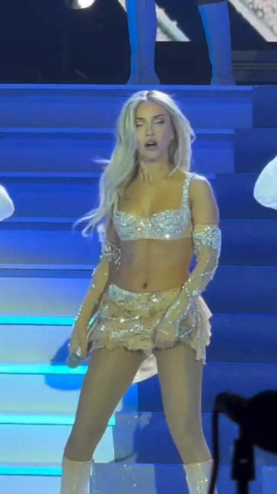 Post 9 by Musica Magazine España on Instagram (video)