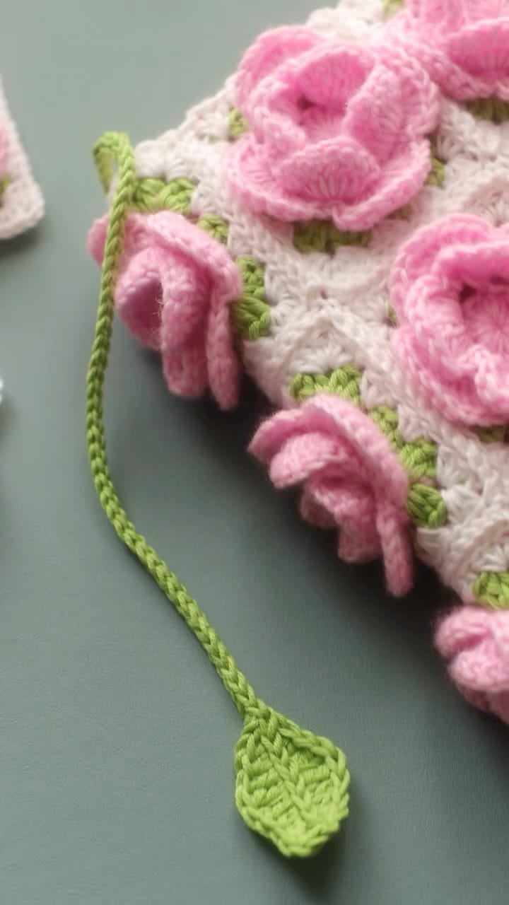 Post 7 by Crochet Maniak on Instagram (video)