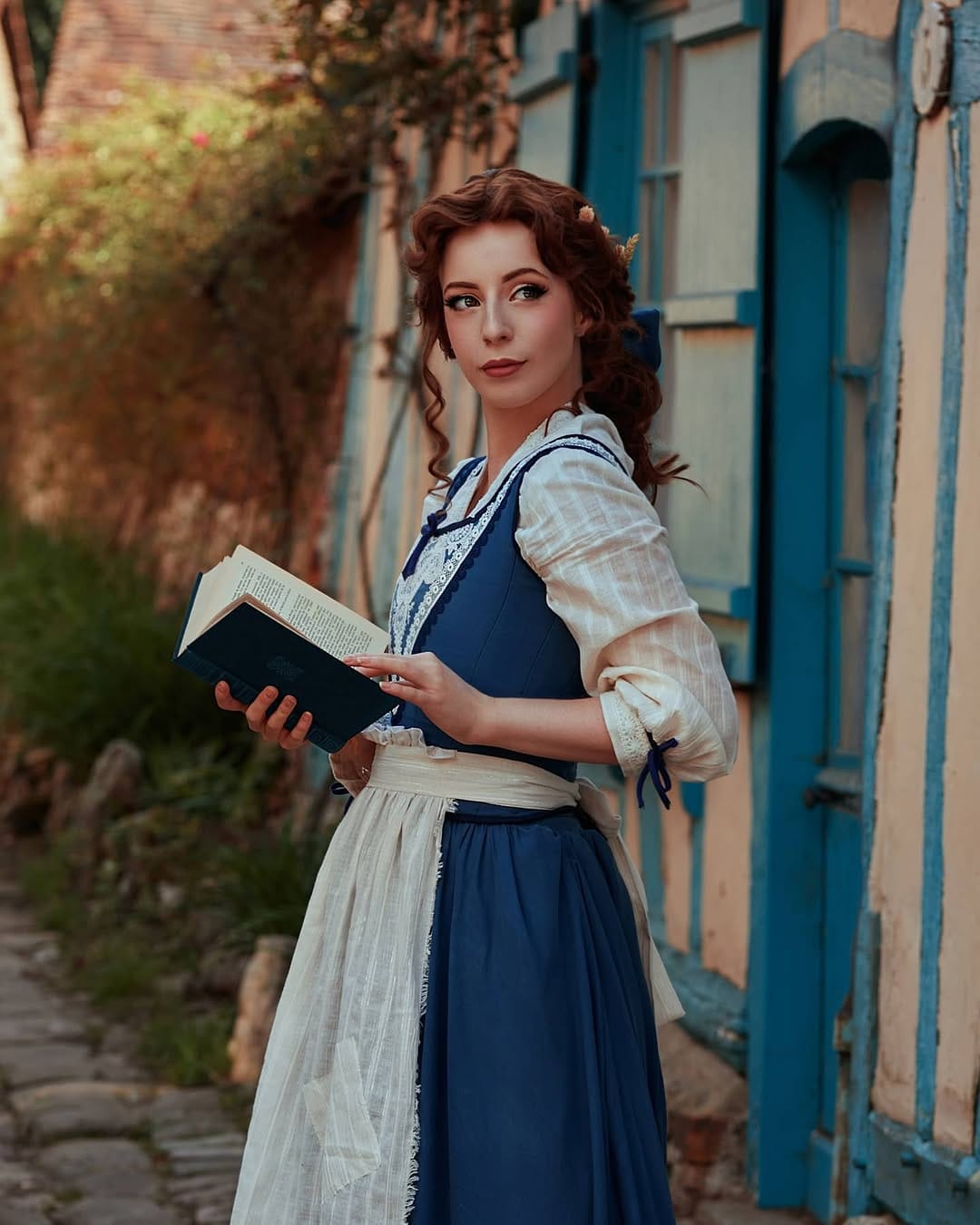 Post 3 by Cléo Cosplay on Instagram (carousel)