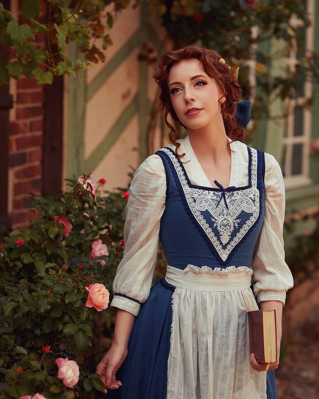 Post 6 by Cléo Cosplay on Instagram (carousel)