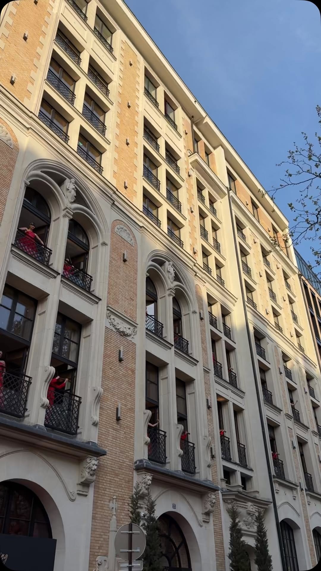 Post 9 by Julien Guitard on Instagram (video)