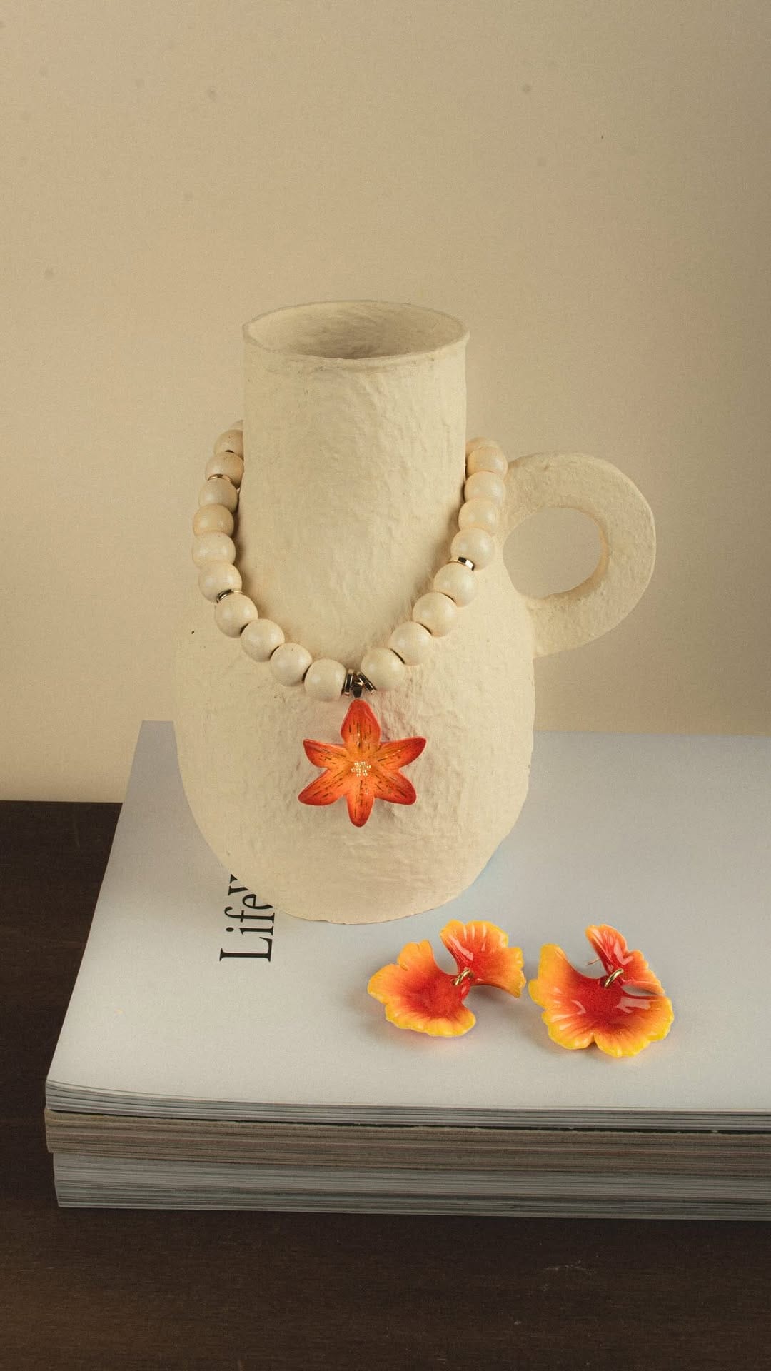 Post 1 by NACH - Bijoux en porcelaine on Instagram (video)