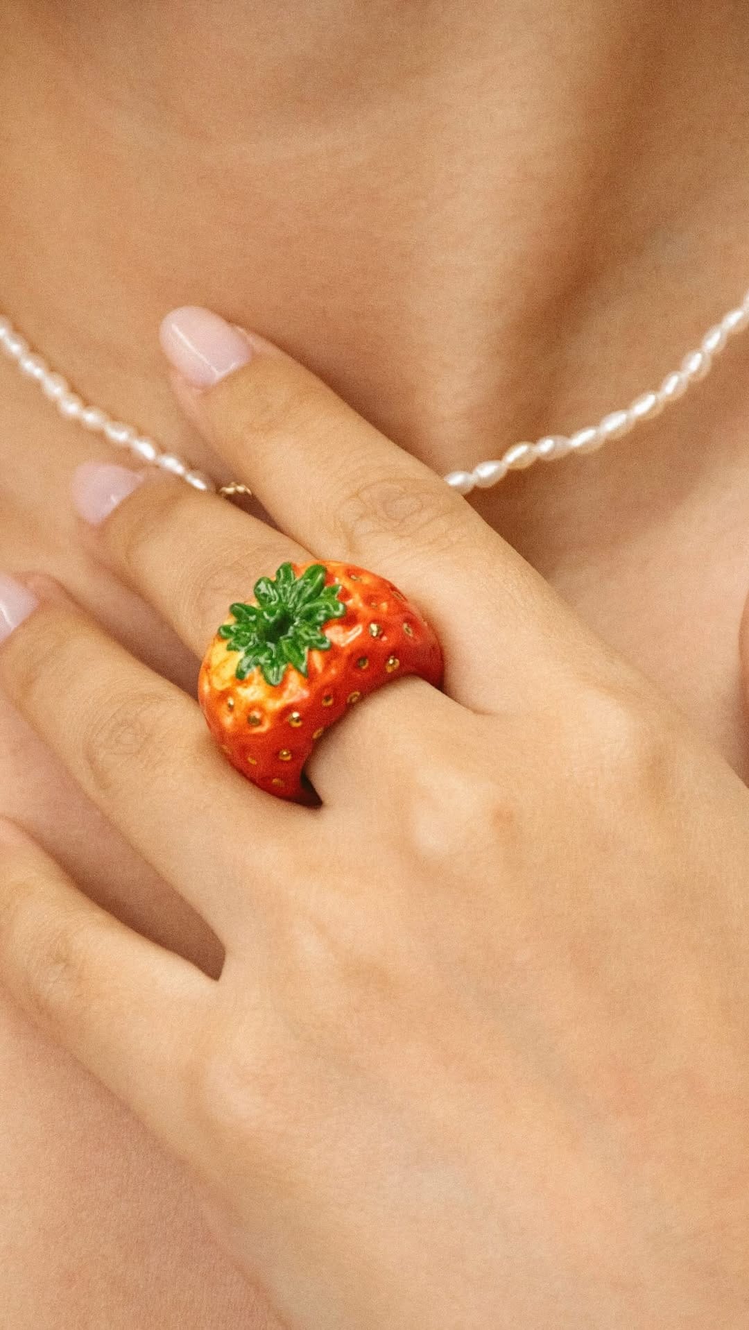 Post 8 by NACH - Bijoux en porcelaine on Instagram (video)