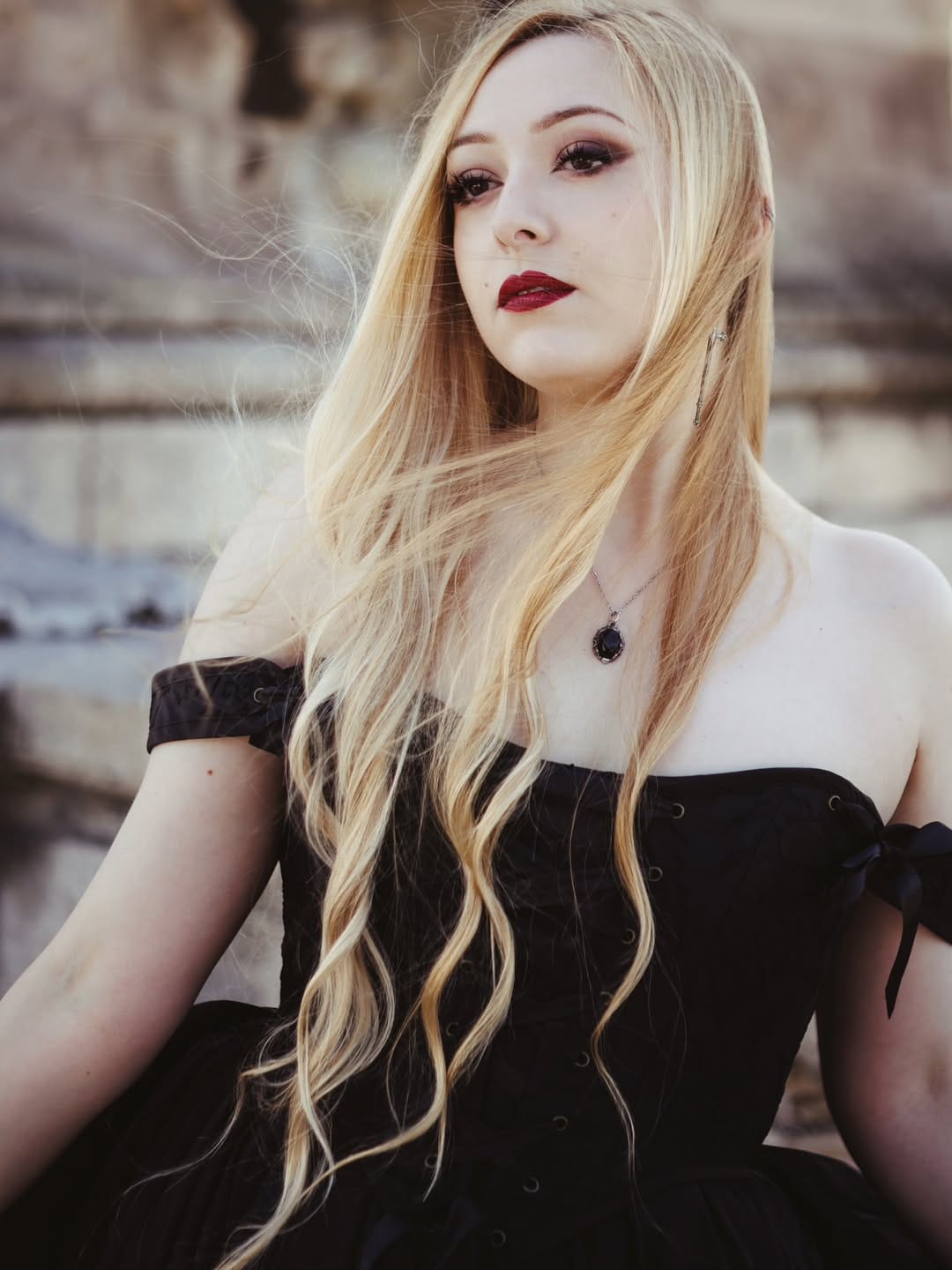 Post 6 by Nö Eelys • Model & Photographer 🌙 on Instagram (carousel)