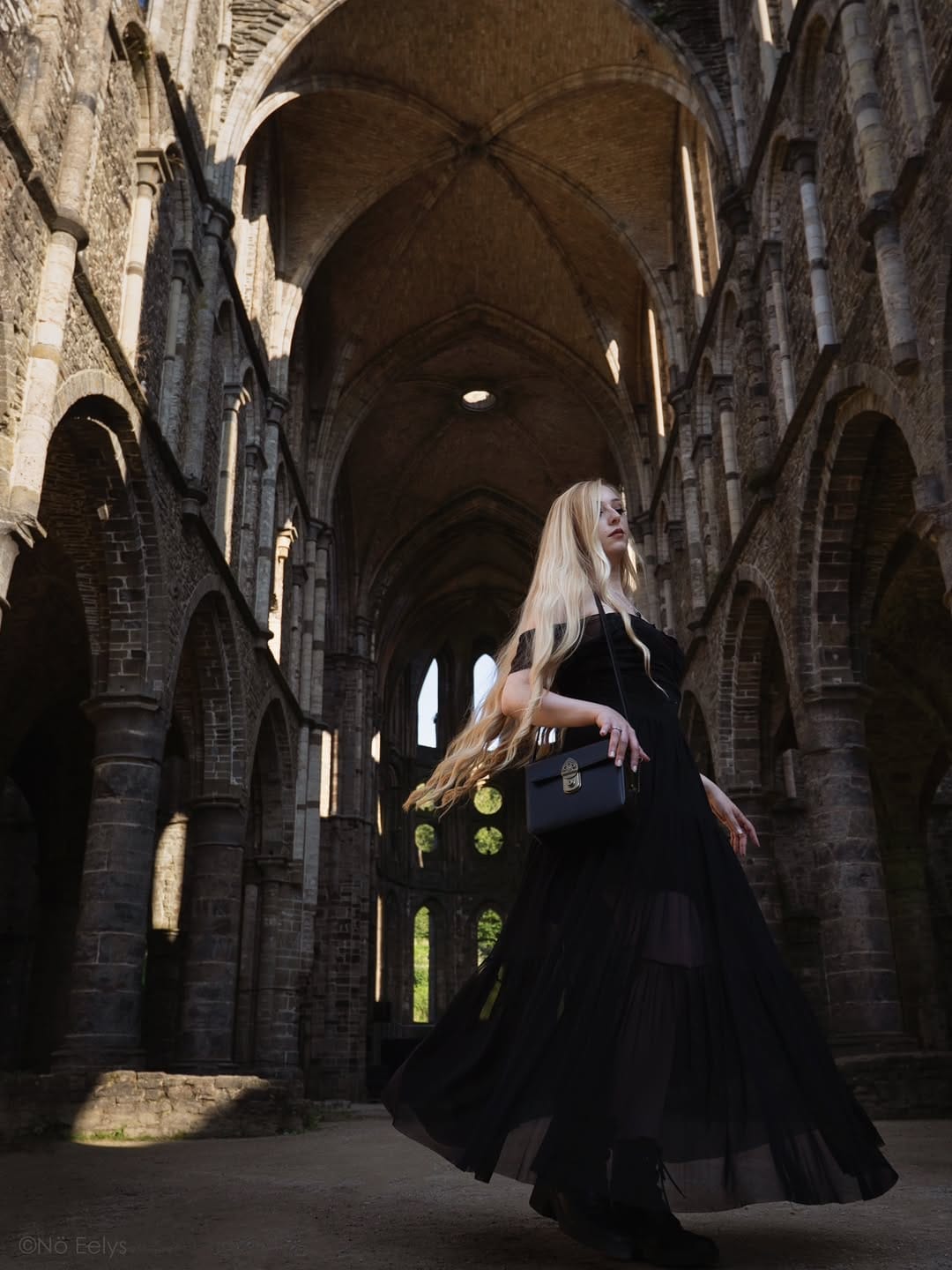 Post 8 by Nö Eelys • Model & Photographer 🌙 on Instagram (carousel)