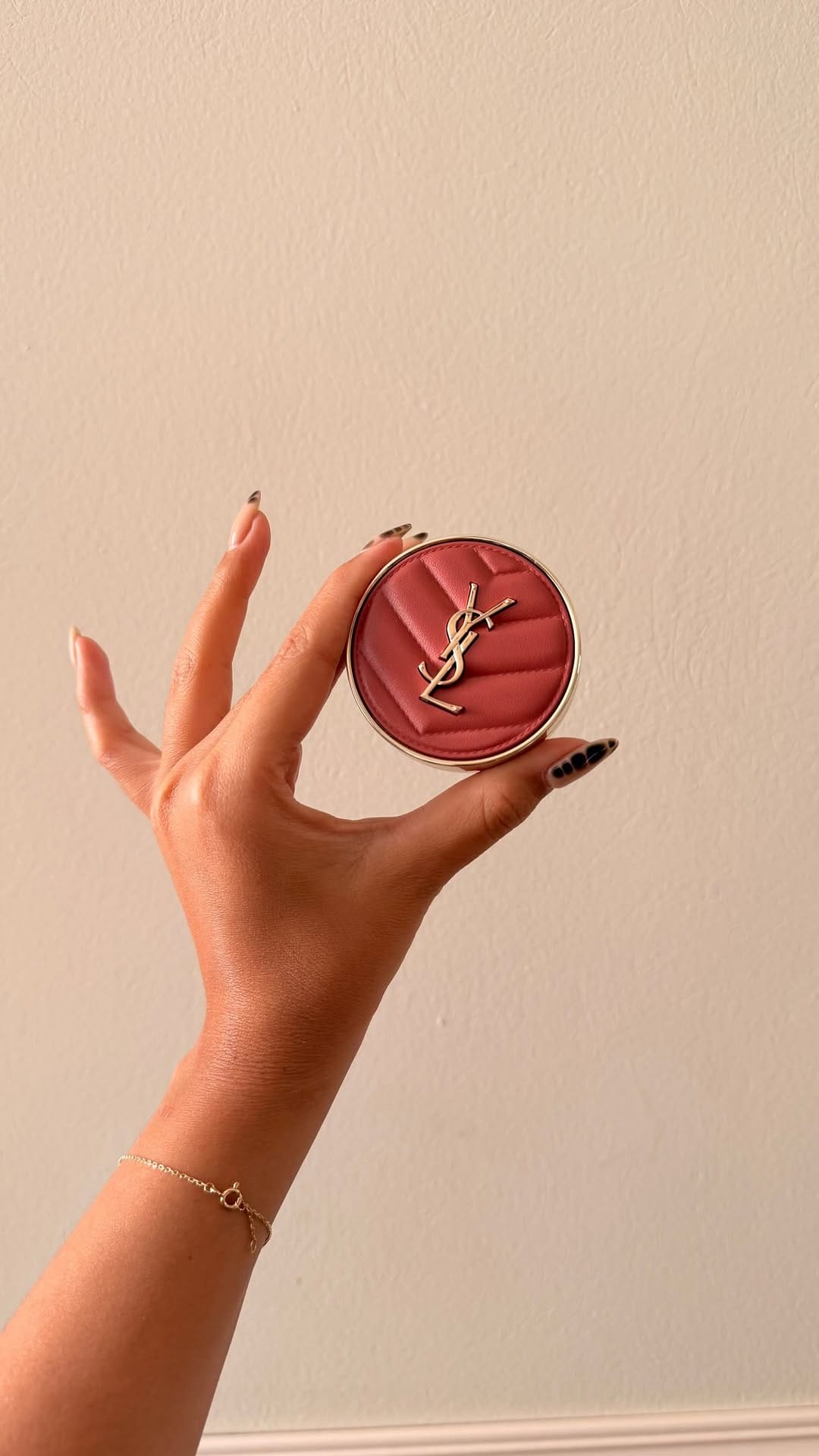 Post 6 by Krizia Cosials✨ on Instagram (video)