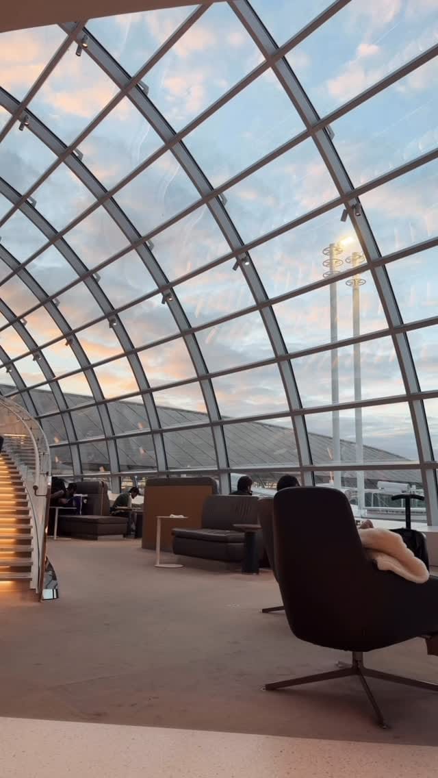 Post 5 by Philippe on Instagram (video)