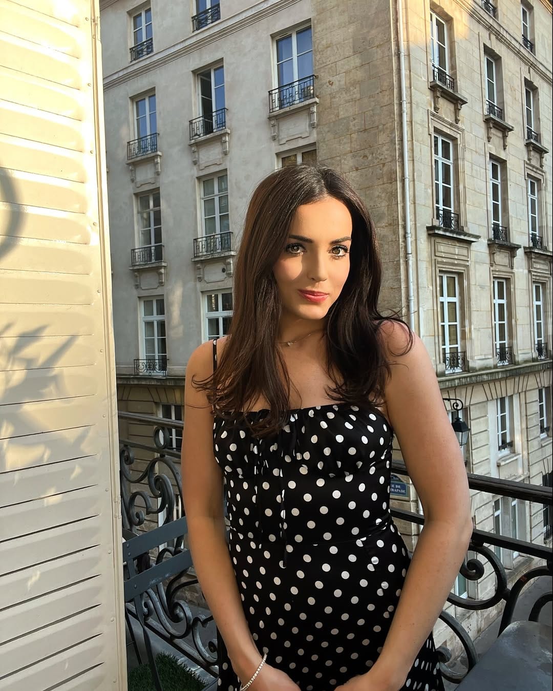 Post 9 by Bailee Rainwater / American in Paris & Expat Entrepreneur on Instagram (carousel)