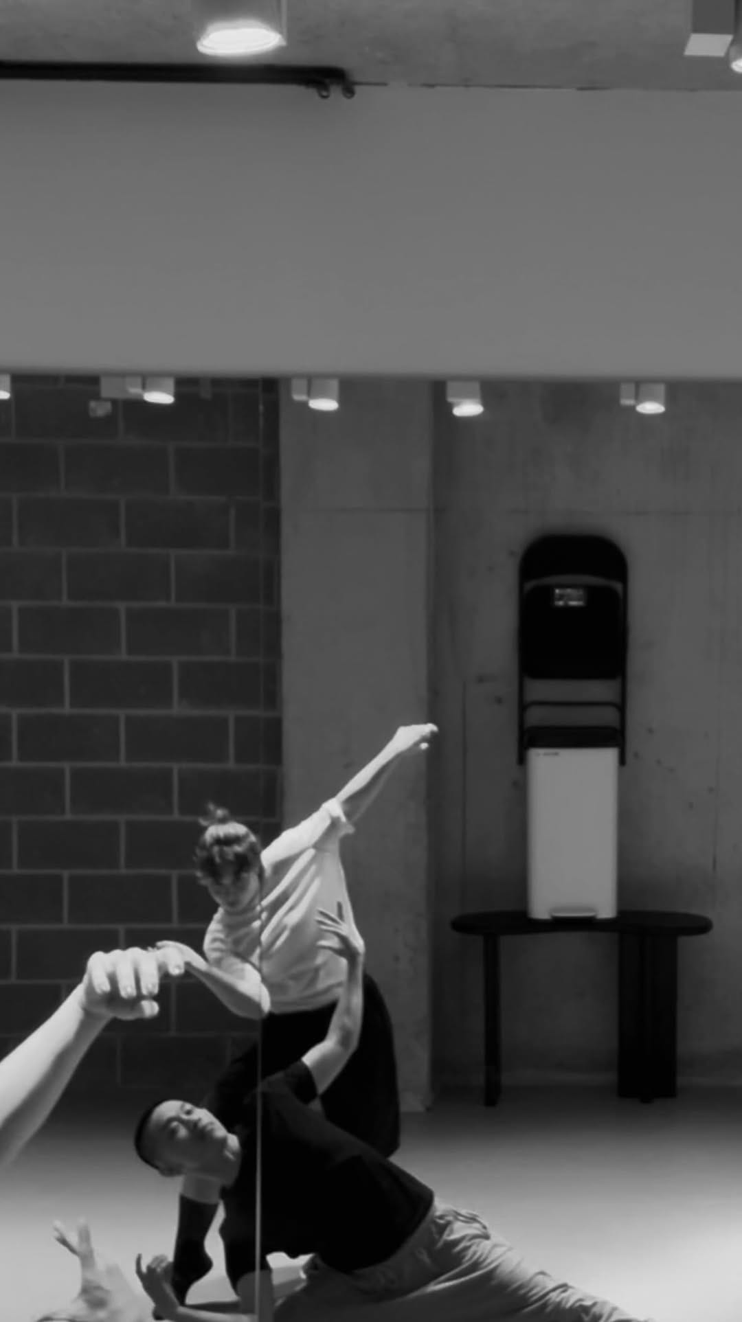 Post 3 by Manon Servage • Dancer / creative on Instagram (video)