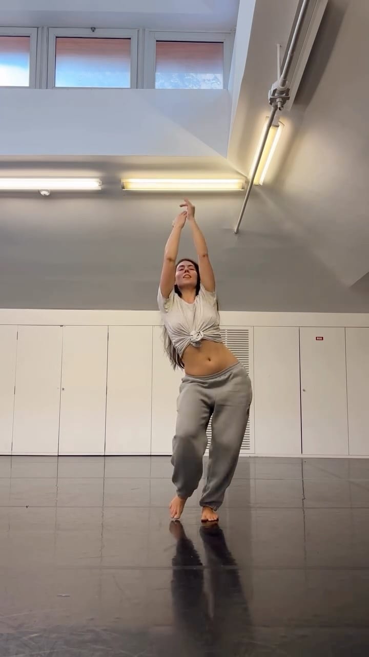 Post 7 by Miléna Dmp Dancer on Instagram (video)