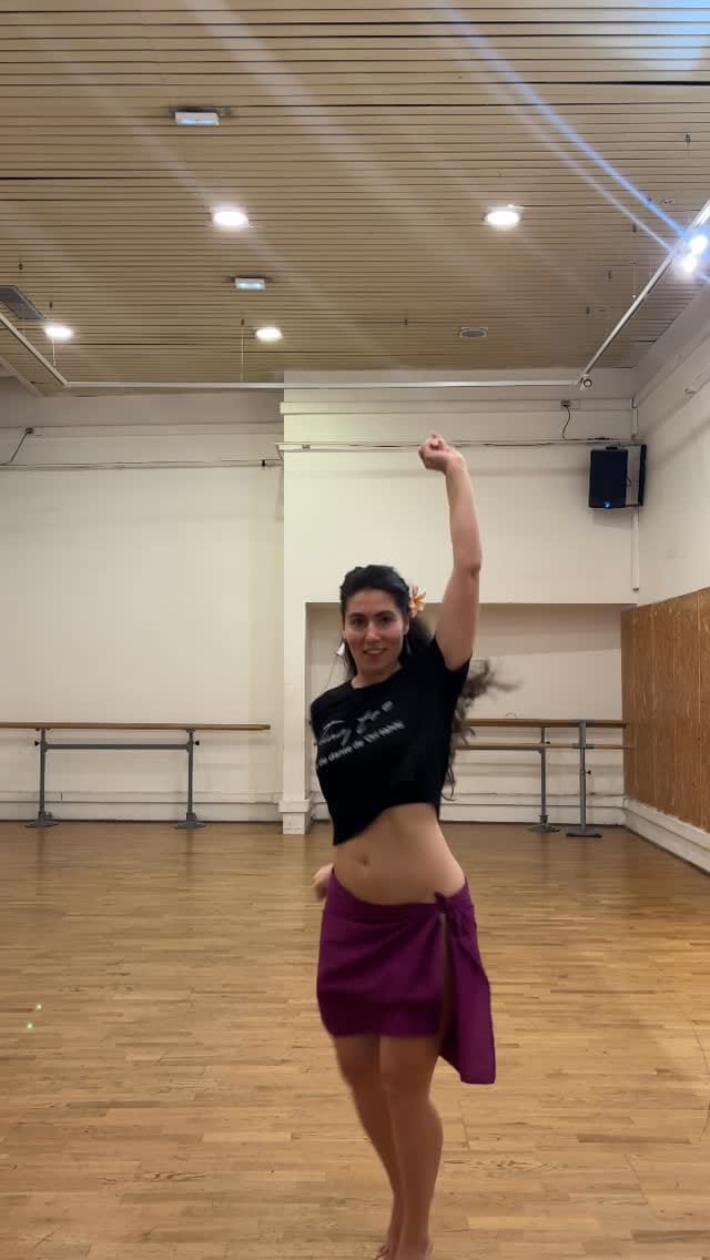 Post 4 by Miléna Dmp Dancer on Instagram (video)