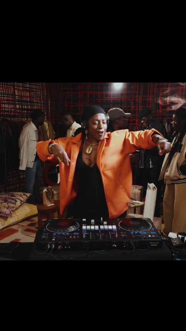 Post 4 by Dj Miss Mak | Dj & Events on Instagram (video)