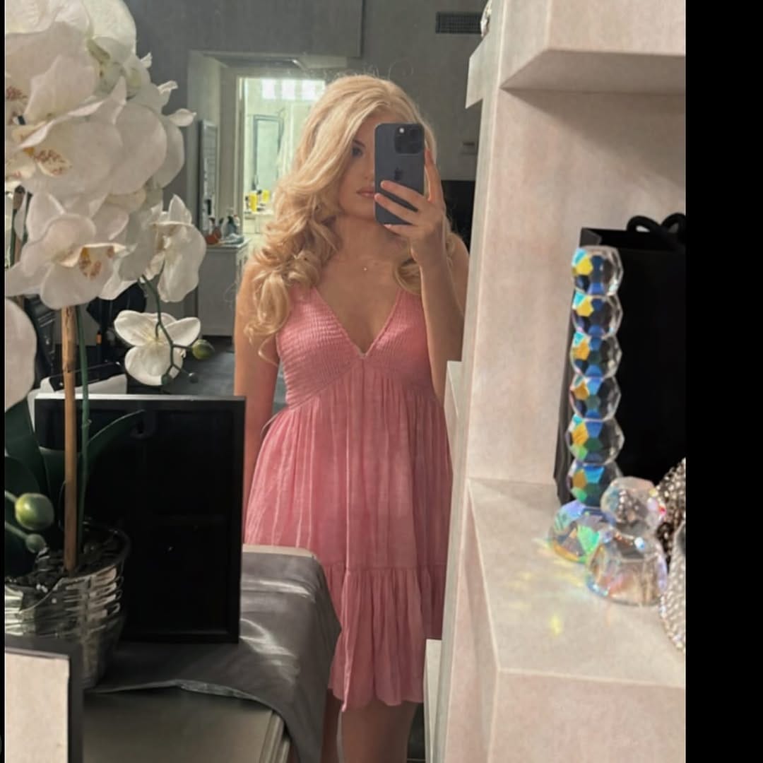 Post 4 by @delilah_rose320 on Instagram (image)