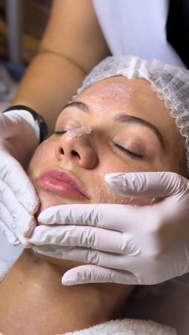 Post 6 by Paparazzi International Salon on Instagram (video)