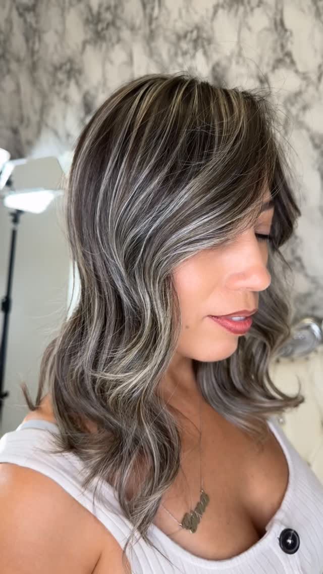Post 4 by Emilys Beauty Salon on Instagram (video)