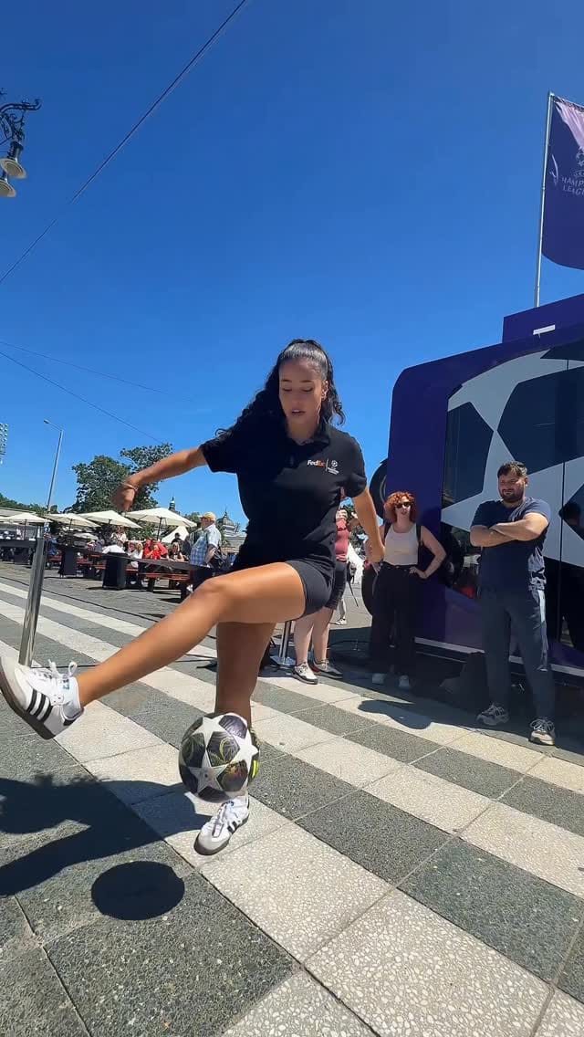 Post 4 by Lirian Santos on Instagram (video)