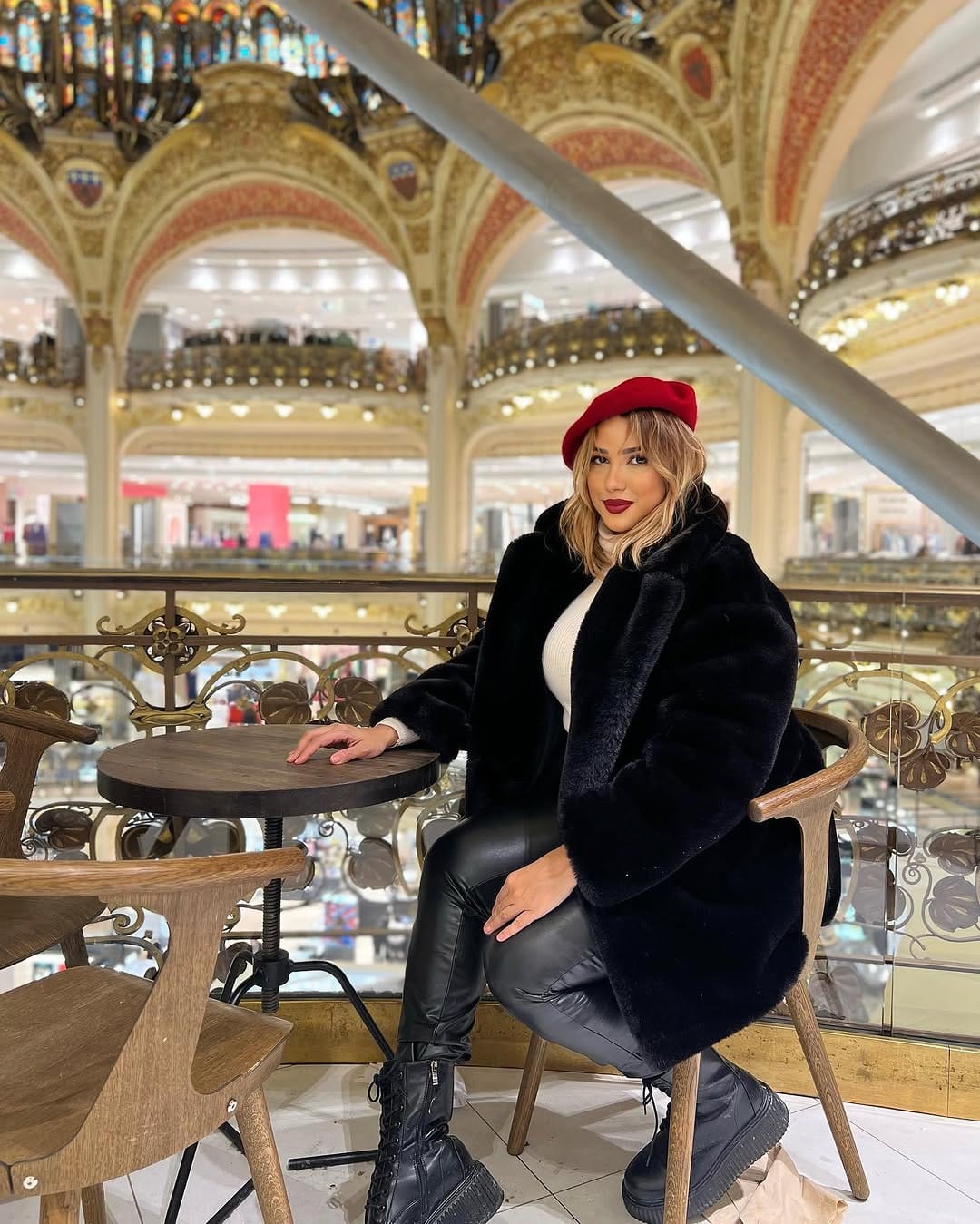 Post 9 by Carol Guimarães on Instagram (carousel)