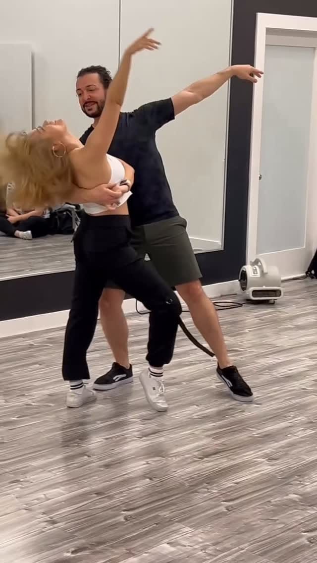 Post 4 by Alisson Sandi | ZoukNerds 🧠 on Instagram (video)