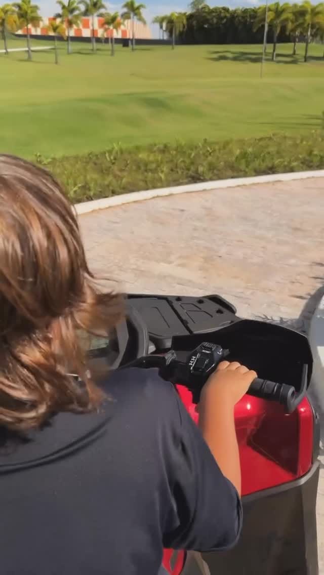 Post 8 by Gabriel e Samuel on Instagram (video)
