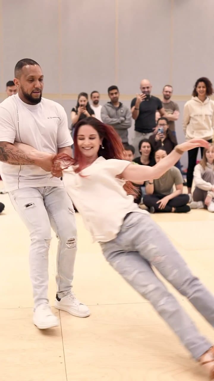 Post 9 by Kadu Pires and Larissa Thayane on Instagram (video)