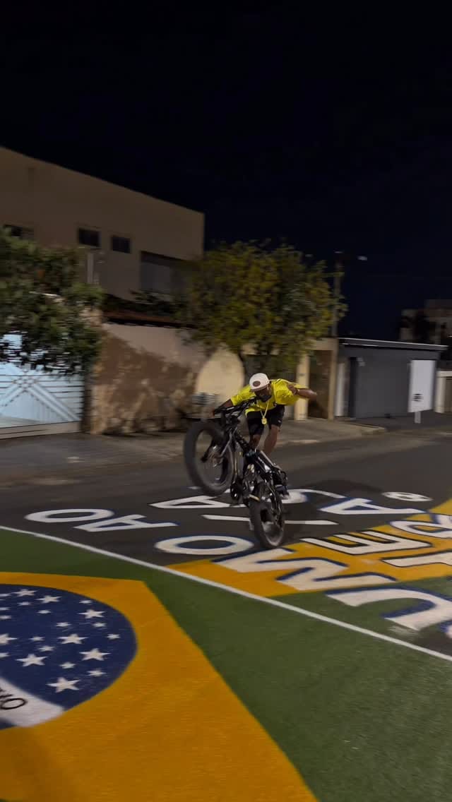 Post 6 by Gabriel Sena on Instagram (video)