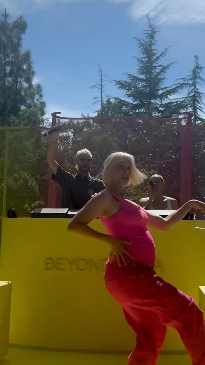 Post 1 by FASHION MAMAS® on Instagram (video)