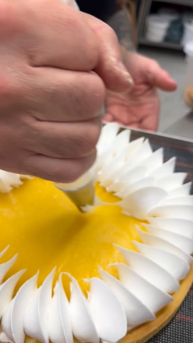 Post 6 by Krümble Bakery 🍰| Pastelería y café take away on Instagram (video)