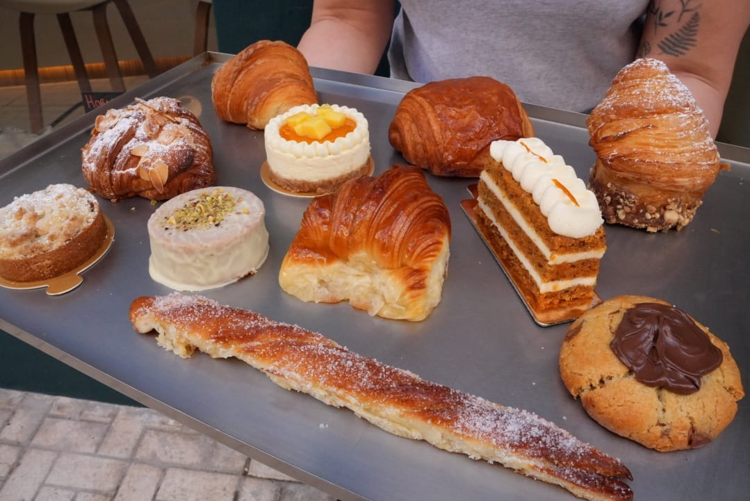 Post 7 by Krümble Bakery 🍰| Pastelería y café take away on Instagram (carousel)