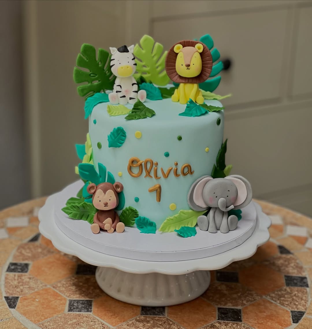 Post 2 by Pasteles personalizados Barcelona Cakes on Instagram (carousel)