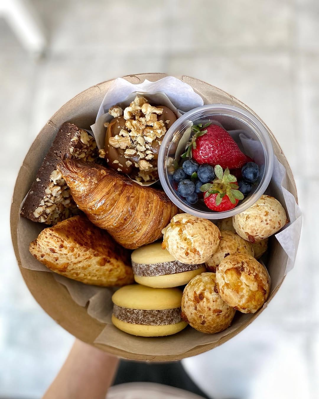 Post 3 by Ro Allende Cakes on Instagram (carousel)