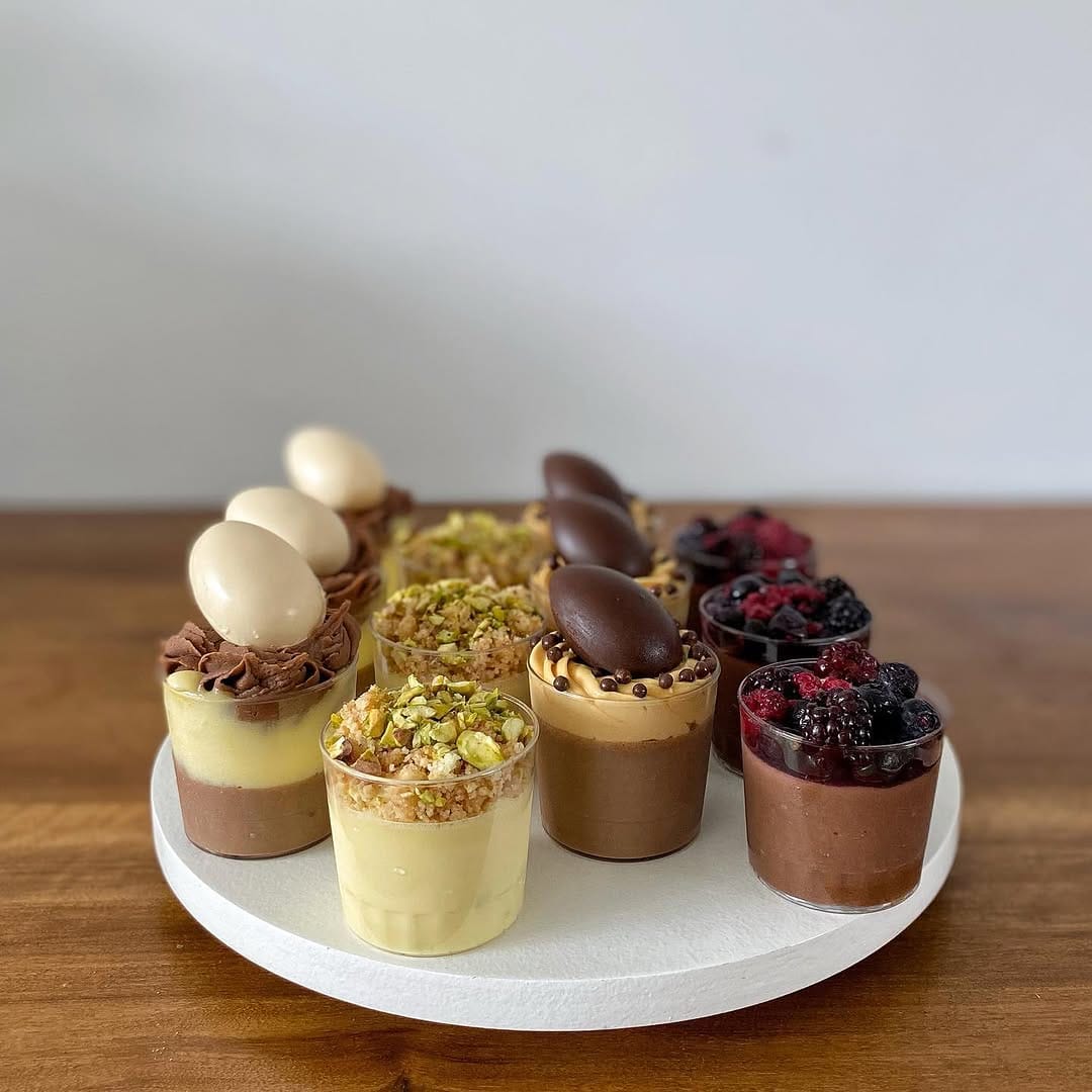 Post 10 by Ro Allende Cakes on Instagram (carousel)
