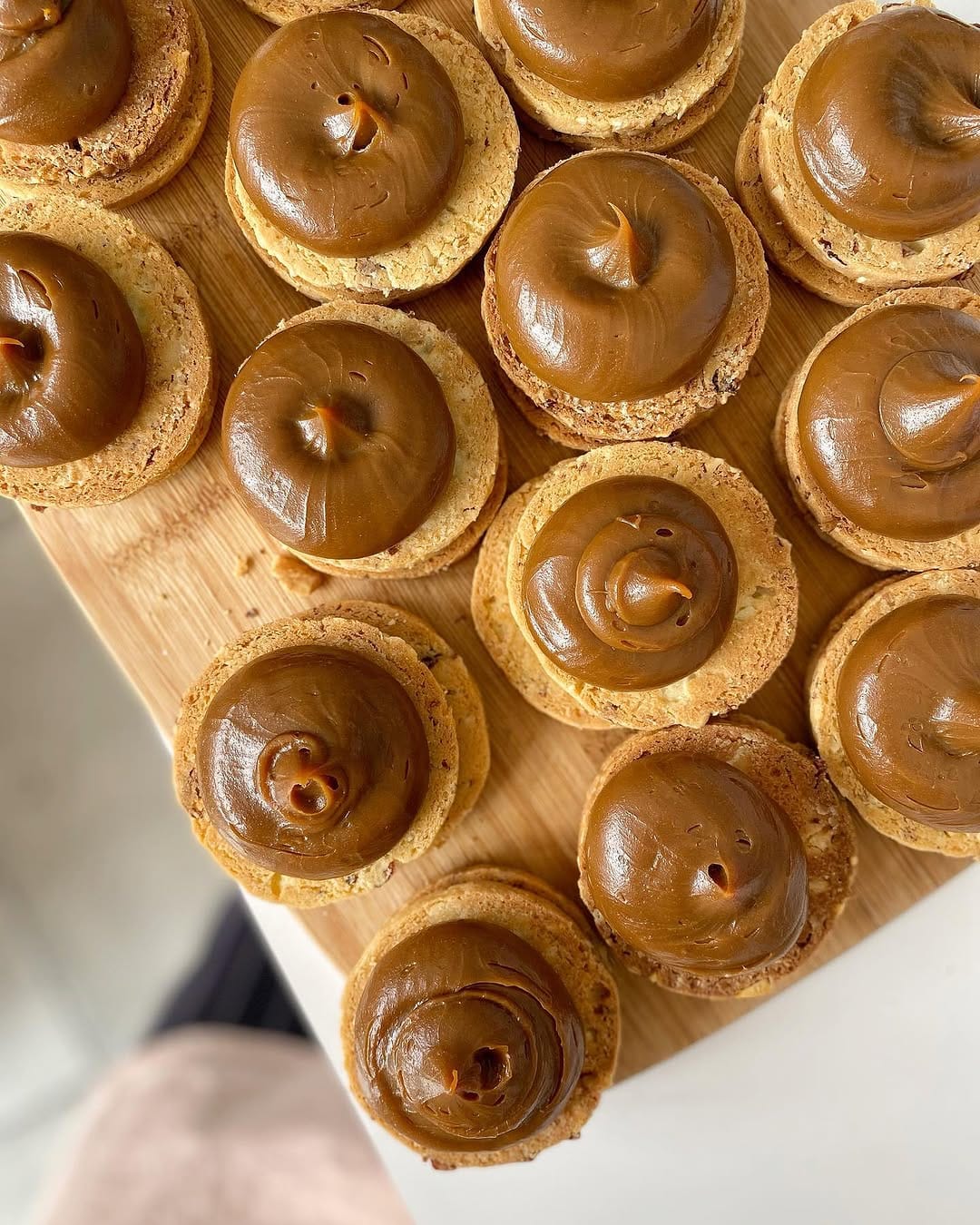 Post 9 by Ro Allende Cakes on Instagram (image)