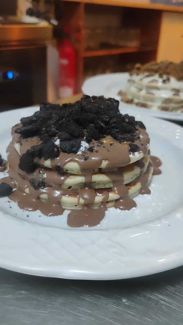 Post 4 by La Crème Creperie on Instagram (video)