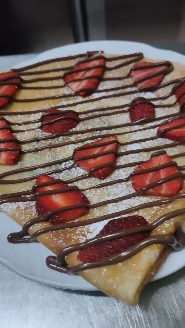 Post 6 by La Crème Creperie on Instagram (video)