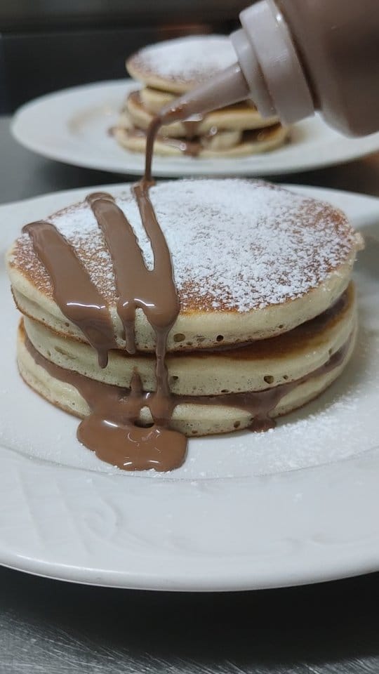 Post 7 by La Crème Creperie on Instagram (video)
